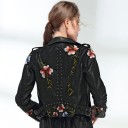 Perfecto feminino em pele sintética com bordado floral Casaco curta com tachas metálicas e fecho de correr diagonal Ombreiras e cintas 5