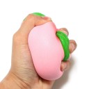Pêssego antistress para apertar na mão para libertar tensão Brinquedo suave em material PU Rosa com folhas verdes Dimensões 10 x 9 cm 6