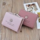 Petit portefeuille pour femmes avec rose et fermoir en métal Portefeuille compact en cuir PU avec surpiqûres décoratives Dimensions 10 x 9 5