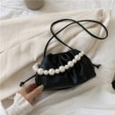 Petit sac à main pour femme avec une forme douce plissée et une anse décorative en perles Longue sangle fine à l'épaule Cuir synthétique 2