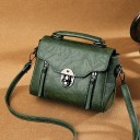 Piccola borsa da donna a mano e a spalla Borsa in ecopelle con patta Chiusura metallica Tracolla rimovibile Dimensioni 22 x 15 x 10 cm 3