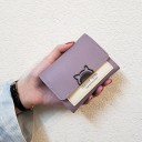 Piccola wallet con patta e fibbia metallica a forma di testa di gatto Formato compatto nella mano Pelle sintetica Dimensione 12 x 9 x 2 2