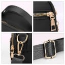 Pieni naisten crossbody-käsilaukku kahvalla ja leveällä säädettävällä hihnalla Useita vetoketjullisia osastoja Polyesteri Mitat 17 x 14 8