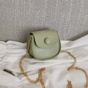 Pieni naisten crossbody-käsilaukku läpällä kultaketjussa Puolikuinen muoto pyöreällä napilla Valmistettu PU-nahasta ja polyesteristä 4