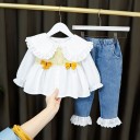 Pigebluse og jeans 8