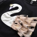 Piger svane t-shirt og nederdel 3