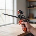 Pistolă pentru spumă PUR cu reglare a debitului Lungime 31 cm Plastic și aliaj Duza din cupru Negru și portocaliu Pentru etanșarea feronerie 2