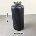 Plastová váza 20 cm Ryhovaný povrch Moderný minimalistický dizajn Farba čierna alebo biela Priemer 9,5 cm Odolná a ľahká dekorácia 3