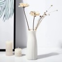 Plastová váza 22x7x8 cm Biela matná textúra Vysoký úzky tvar Nordic štýl Imitácia keramiky Moderná dekorácia bez kvetov v balení 2