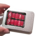 Plechová dárková krabička 8,7 × 6 × 1,7 cm kovová dóza s částečným průhledným okýnkem barevná krabička na drobnosti 1