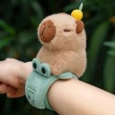 Pluche armband met capibara Schattige pluche speeltje voor om de pols 25 × 10 cm Leuk accessoire voor kinderen en volwassenen Schattig cadeau om te dragen 5