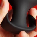 Plug anal de silicona tamaño XL en forma de pico abierto con asa de anclaje, diseño ergonómico, material suave y flexible, embalaje discreto. 4