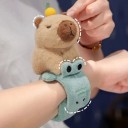 Plüss náramek kapibarával Aranyos plüss játék csuklóra 25 × 10 cm Szórakoztató kiegészítő gyerekeknek és felnőtteknek Aranyos ajándék viselésre 6