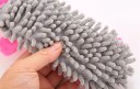 Plyšová hračka pro psy s pískátkem ve tvaru růžového hrocha 26 x 11.5 cm odolná žvýkací a čisticí hračka měkký materiál 3
