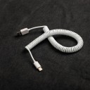 Podłączanie kabla USB-C do klawiatury 3