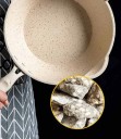 Poêle en aluminium avec revêtement en marbre 2