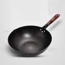Poêle en fer avec couvercle en bois 4
