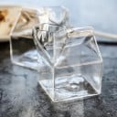 Pohár na mlieko 250 ml z číreho skla dekoratívna sklenica v tvare krabice na mlieko výška 10 cm rozmery 7 × 7 cm pre nápoje 8