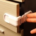 Pojistca de siguranță pe colț pentru uși și sertare de mobilier Asigurare pe colț cu buton de apăsare Fabricată din plastic ABS Dimensiune 7