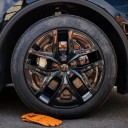 Poklice na kola 19" Tesla Model Y Juniper 2025 Sada 4 ks Pětipaprskový design Lesklá černá Se středovými krytkami Kryty disků 3