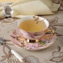 Porcelánová čajová sada pro dva se stojanem Šálky 200 ml s talířky a lžičkami Růžový dekor s ptáčky a květy Ucha a okraje ve zlaté barvě 4