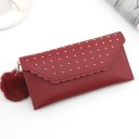 Portafoglio da donna in pelle PU con patta a busta Bordo ondulato della patta Decorazione con borchie in tonalità dorata Forma sottile 3