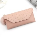 Portafoglio da donna in pelle PU con patta a busta Bordo ondulato della patta Decorazione con borchie in tonalità dorata Forma sottile 7