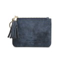 Portafoglio da donna piccolo con zip Pochette piatta per monete e carte Pompon decorativo con anello in metallo Pelle sintetica Dimensioni 3