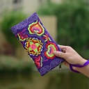 Portafoglio etnico da donna con ricamo floreale colorato e laccio da polso Chiusura con zip Materiale in PU e poliestere 20 x 11 x 0,5 cm 2