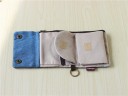 Portafoglio in tessuto da donna con patta a due bottoni a pressione Tasca interna con zip e scomparti Anello per chiavi Cotone 13 x 11 x 2 cm 9