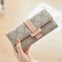 Portafoglio lungo da donna con pattina e fibbia Cintura in tonalità contrastante Motivo floreale a rilievo Pelle PU artificiale 19 x 4