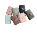 Porte-monnaie pliant pour femmes 9 x 12,5 x 2 cm Fermeture à boucle Poche zippée Cuir synthétique de qualité Conception pratique 4