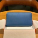 Portefeuille long pour femmes en cuir véritable avec fermeture éclair tout autour Surface grainée Coins arrondis Forme élégante et fine Dimensions 10