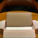 Portefeuille long pour femmes en cuir véritable avec fermeture éclair tout autour Surface grainée Coins arrondis Forme élégante et fine Dimensions 14