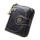 Portefeuille pour femmes en cuir ciré avec logo de fleur, pendentif trèfle et boule sur la fermeture éclair, compartiments pour cartes, poche à pièces, design élégant 3