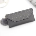 Portefeuille pour femmes en simili cuir avec rabat en enveloppe Bord ondulé du rabat Décoration en clous de couleur dorée Forme mince 19,5 5