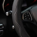 Potah na volant 37 až 38 cm z umelého kože s plastickými úchopmi a farebným prešitím Bez krúžku Pre guľatý aj D volant 7