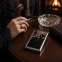 Pouzdro na karty Vintage styl 10 x 6 x 2 cm Kovové Stříbrné Motiv ženy s havranem ve stylu staré malby Dvě přihrádky Na vizitky a karty 4