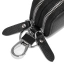 Pouzdro na klíče a drobnosti z pravé kůže Dva oddíly na zip Kovová karabina s kroužkem Zrnitý povrch Kompaktní rozměr 10,5 x 6,5 x 4 cm 5