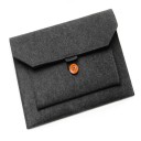 Pouzdro na notebook s knoflíkem ochranný obal pro notebooky 15 palců textilní tmavě šedé do batohu i aktovky pro práci a školu 1