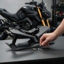 Predný prítlakový spoiler na naked motocykel s winglety, 376 mm, ABS plast 3 mm, matne čierny, pre Yamaha MT-09 2017–2020 a MT-09 SP 2