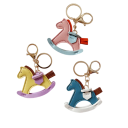 Preevărsă pe cheie cu cal de leagăn 7 x 6 cm Piele artificială Preevărsă decorativă pentru geantă rucsac accesoriu drăguț cadou 1