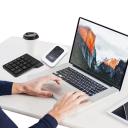 Přenosný 4G LTE WiFi hotspot router 300 Mb/s 2100 mAh baterie IEEE 802.11 b/g/n bílý mobilní modem se SIM slotem pro cestování a internet 5