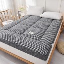 Prešívaná skladacia matrace na posteľ 120x200x10 cm s kockovaným vzorom pre pohodlné spanie v spálni, na chate aj pri cestovaní 3