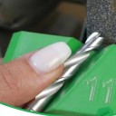 Přípravek na ostření vrtáků pro stolní brusku 6 a 8 palců úhel 135° vodítko 8,1 x 2,9 x 1,2 cm zelený na tvrdé kovy i dělený hrot do dílny 2