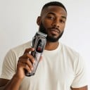 Professionele haartrimmer voor mannen LED-display Draadloos 2000 mAh Duur 180 minuten Stalen mes 6 kammen 1,5–13 mm Grijs 8