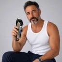 Professzionális hajvágó férfiaknak LCD kijelző Teljesítmény 5 W Üzemidő 120 perc Fésűk 3-tól 13 mm-ig Fekete-arany Hajvágó karos 5