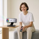 Projektor HORLAT s Google TV Full HD 1080p a dekódování 4K 25,7 x 22 x 11 cm Android 11 Autofokus a otočný stojan Stříbrno-černý Domácí kino 4