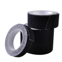 Protiskluzová páska na schody 5 m x 2.5 cm samolepicí trakční povrch černá pro bezpečný pohyb na schodišti v interiéru i exteriéru 2