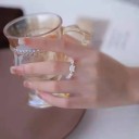 Pružný prsten s korálky a motivem kočky, černá nebo bílá varianta, drobné zlaté detaily, jemný hravý doplněk 7